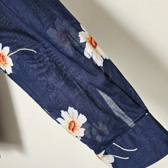 EUC LIKE NEW LIZ CLAIBORNE BLUE WHITE FLORAL BUTTON DOWN SHIRT SIZE M - Picture 9 of 12